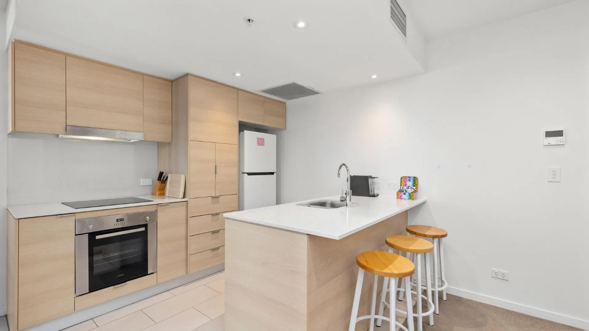 Broadbeach 1-Bed With Pool Gym Walk To The Beach Gold Coast Apartamento