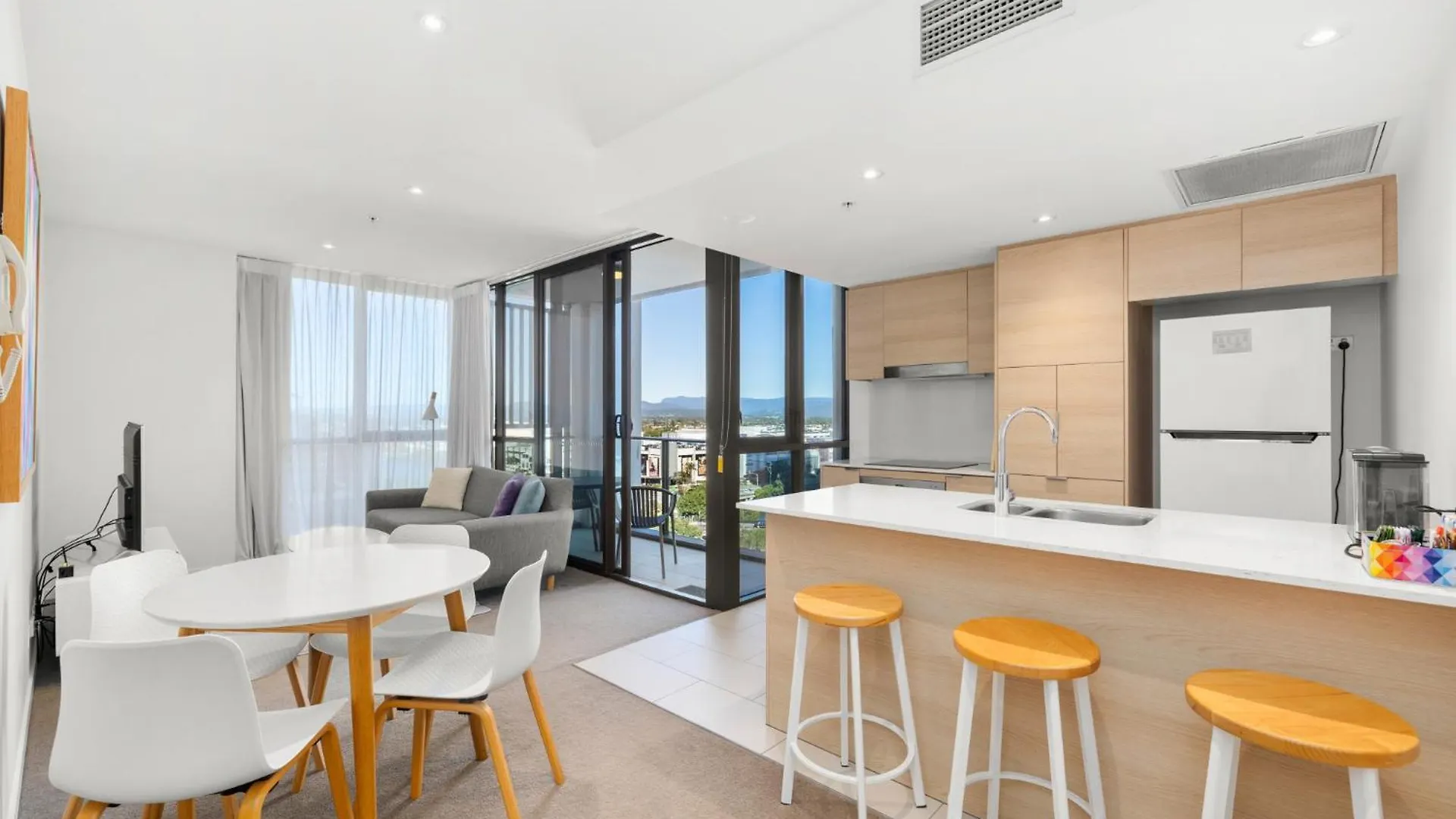 Apartamento Broadbeach 1-Bed With Pool Gym Walk To The Beach Gold Coast Australia