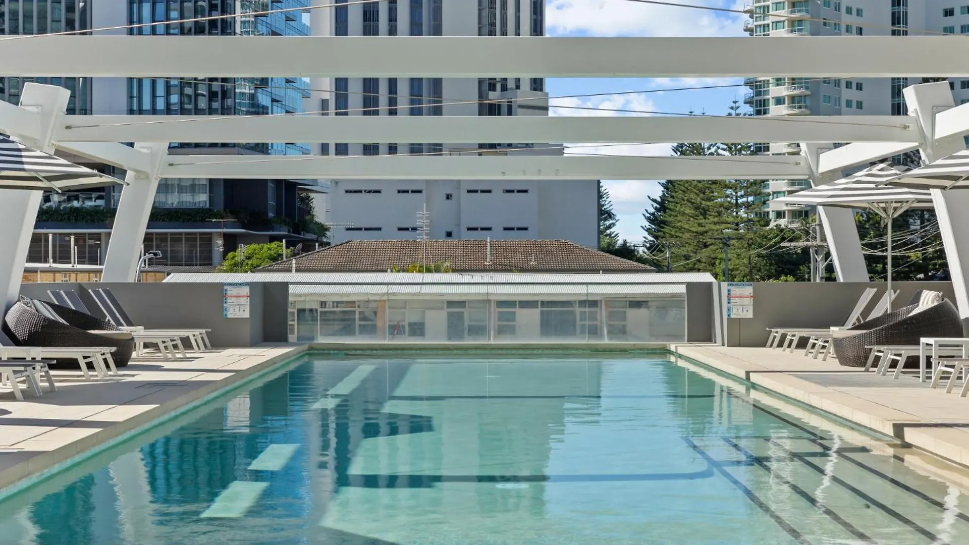 Broadbeach 1-Bed With Pool Gym Walk To The Beach Gold Coast